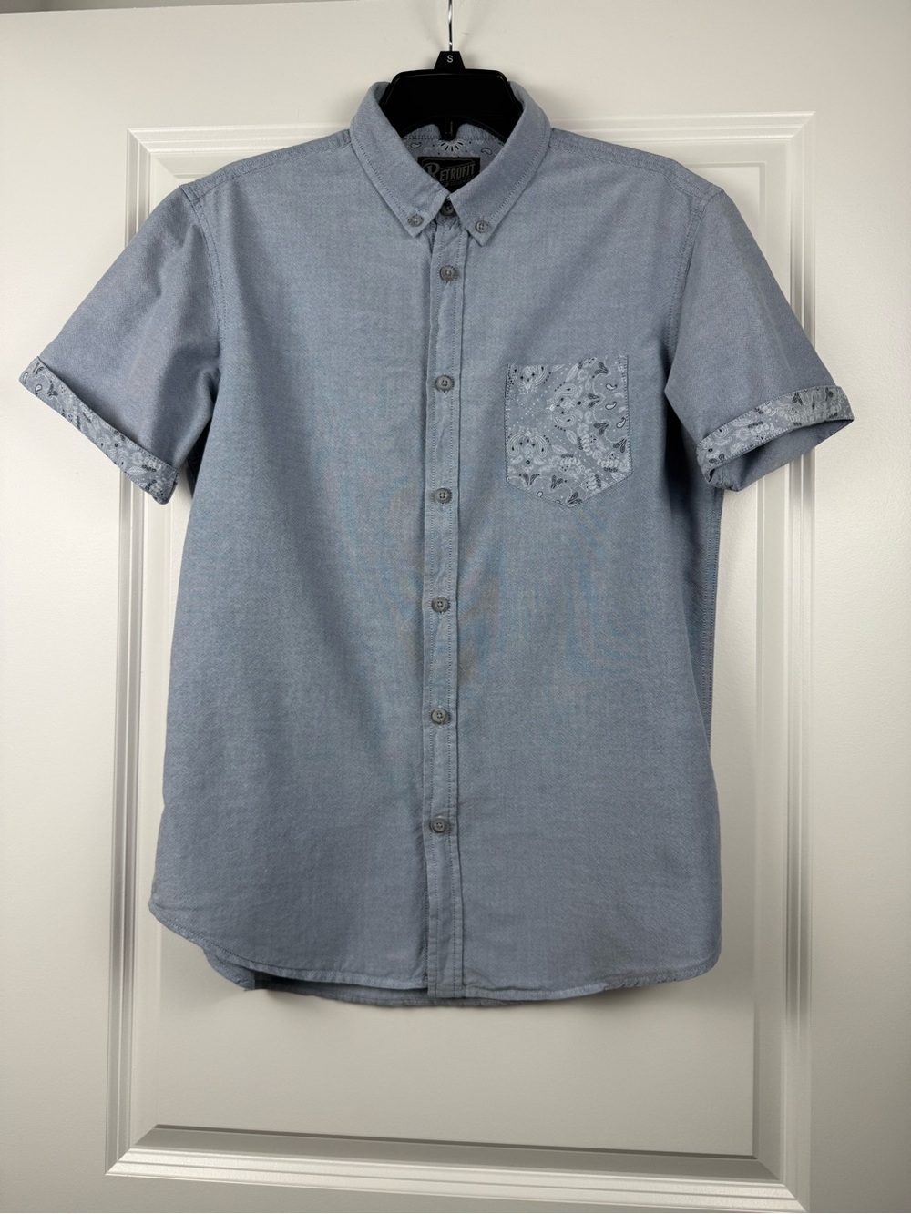 Retrofit Light Blue Short-Sleeve Button-Down Shirt with Patterned Pocket